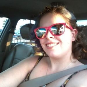 Meet your Posher, Caitlin